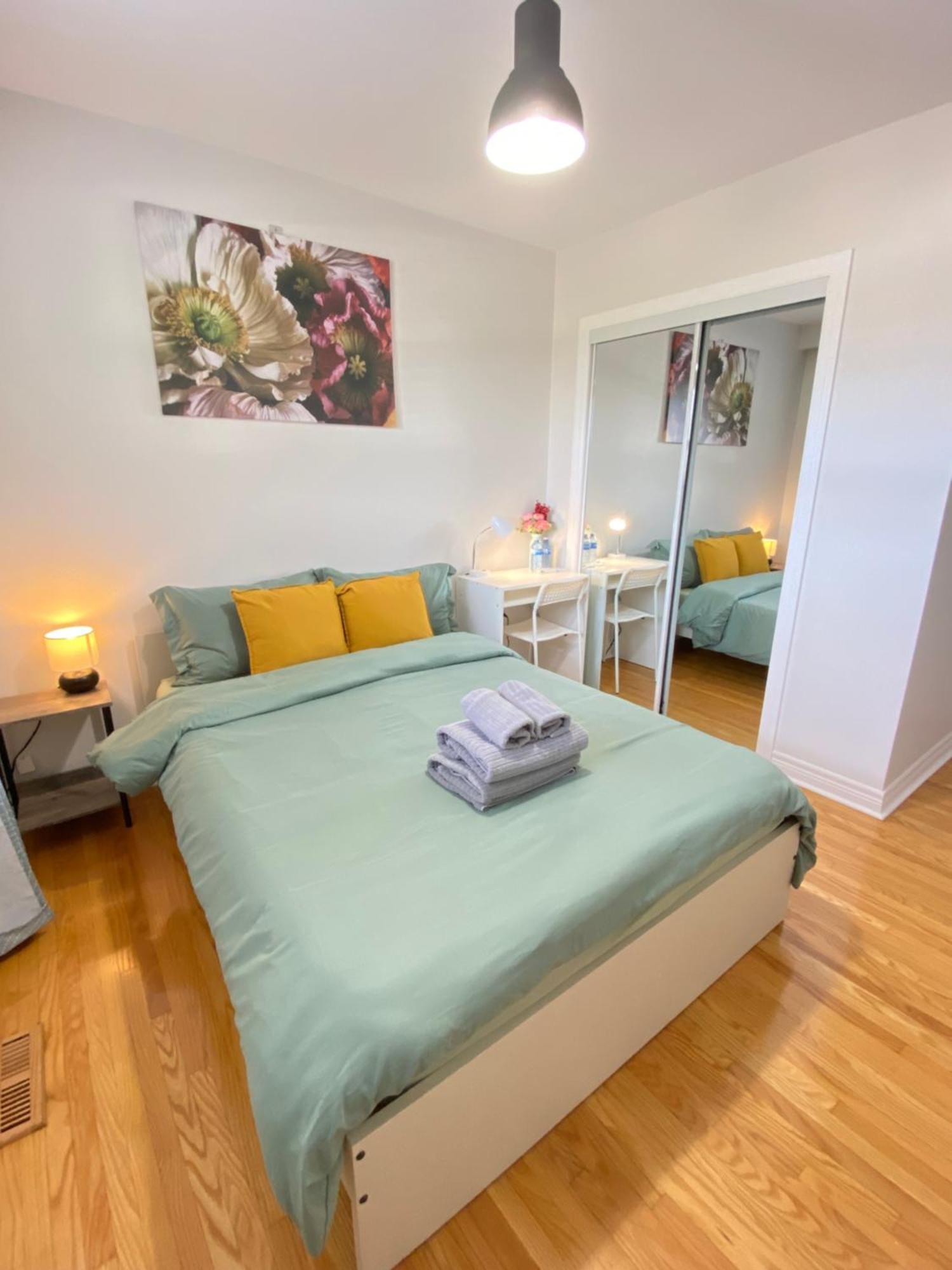 Sunny House - Main Floor, Free Parking, In Toronto酒店 外观 照片