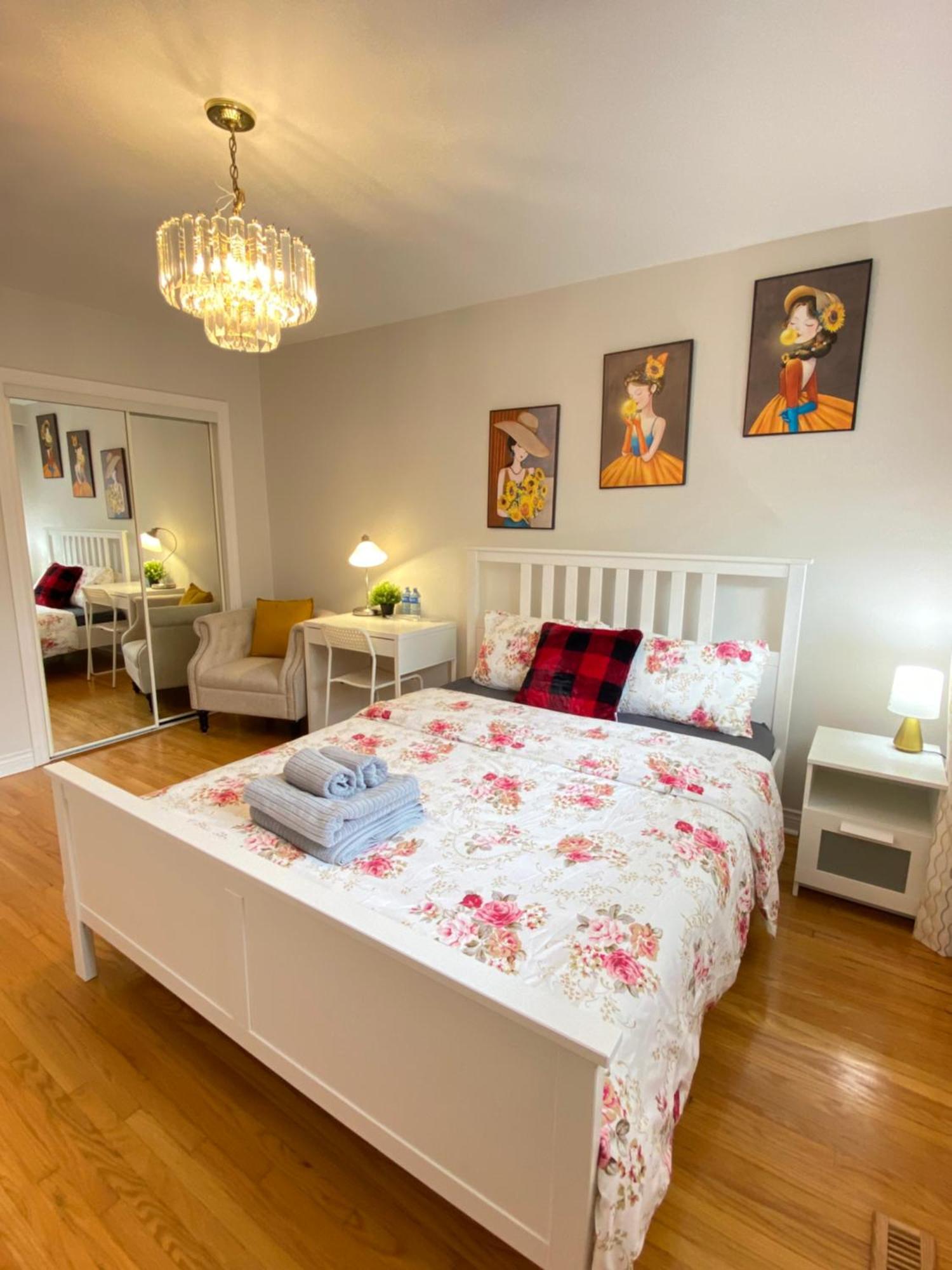 Sunny House - Main Floor, Free Parking, In Toronto酒店 外观 照片