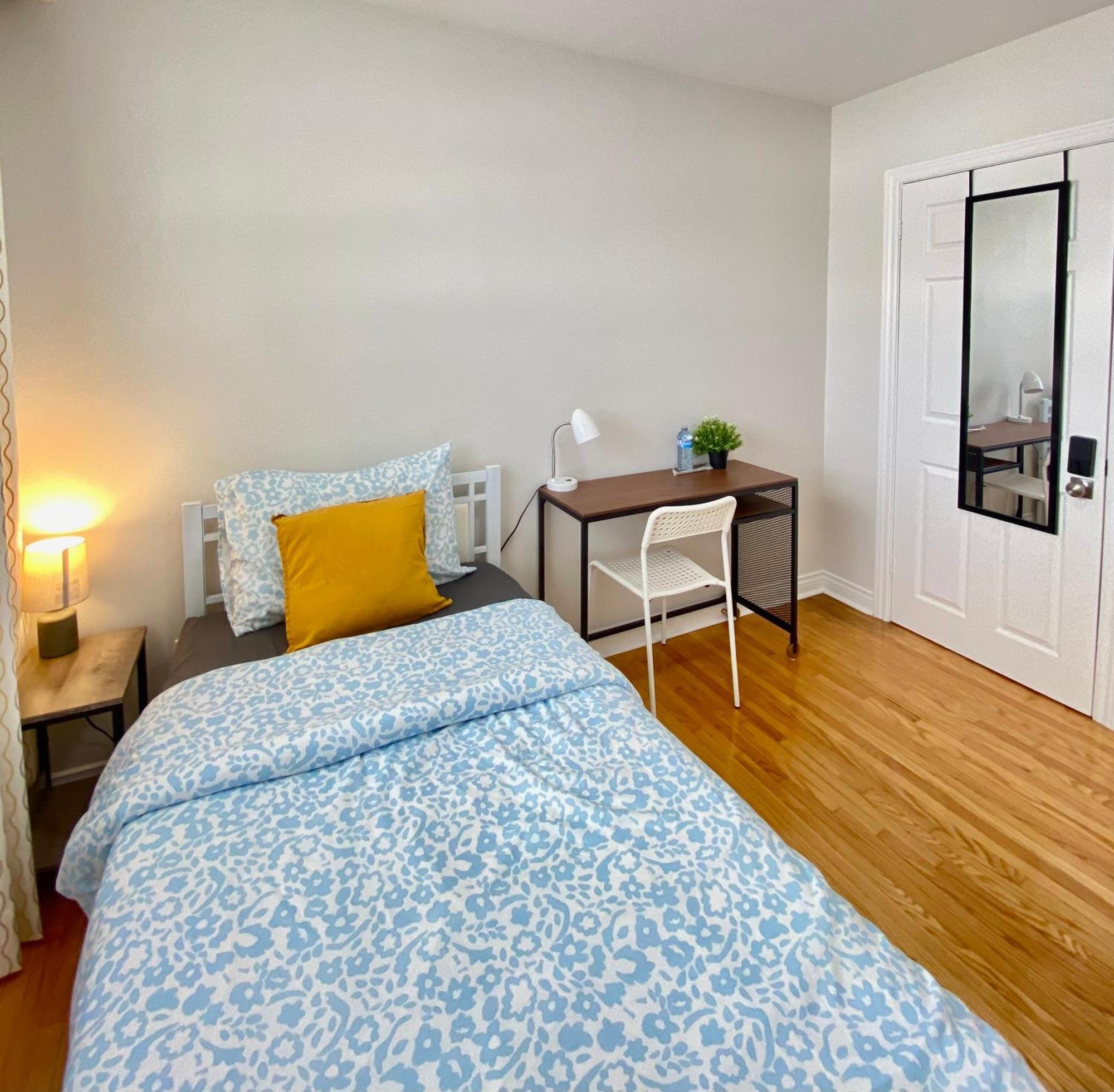 Sunny House - Main Floor, Free Parking, In Toronto酒店 外观 照片