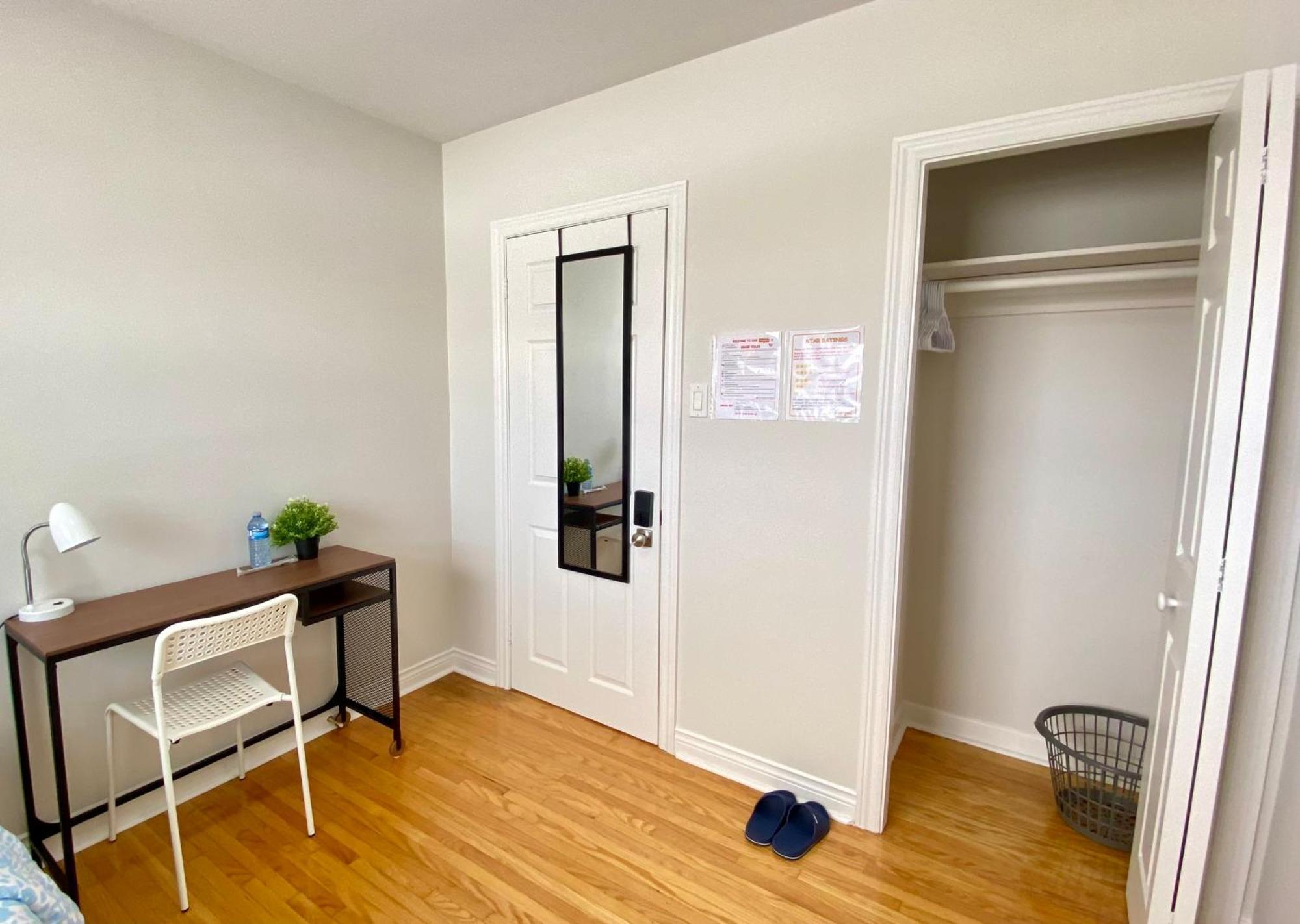 Sunny House - Main Floor, Free Parking, In Toronto酒店 客房 照片