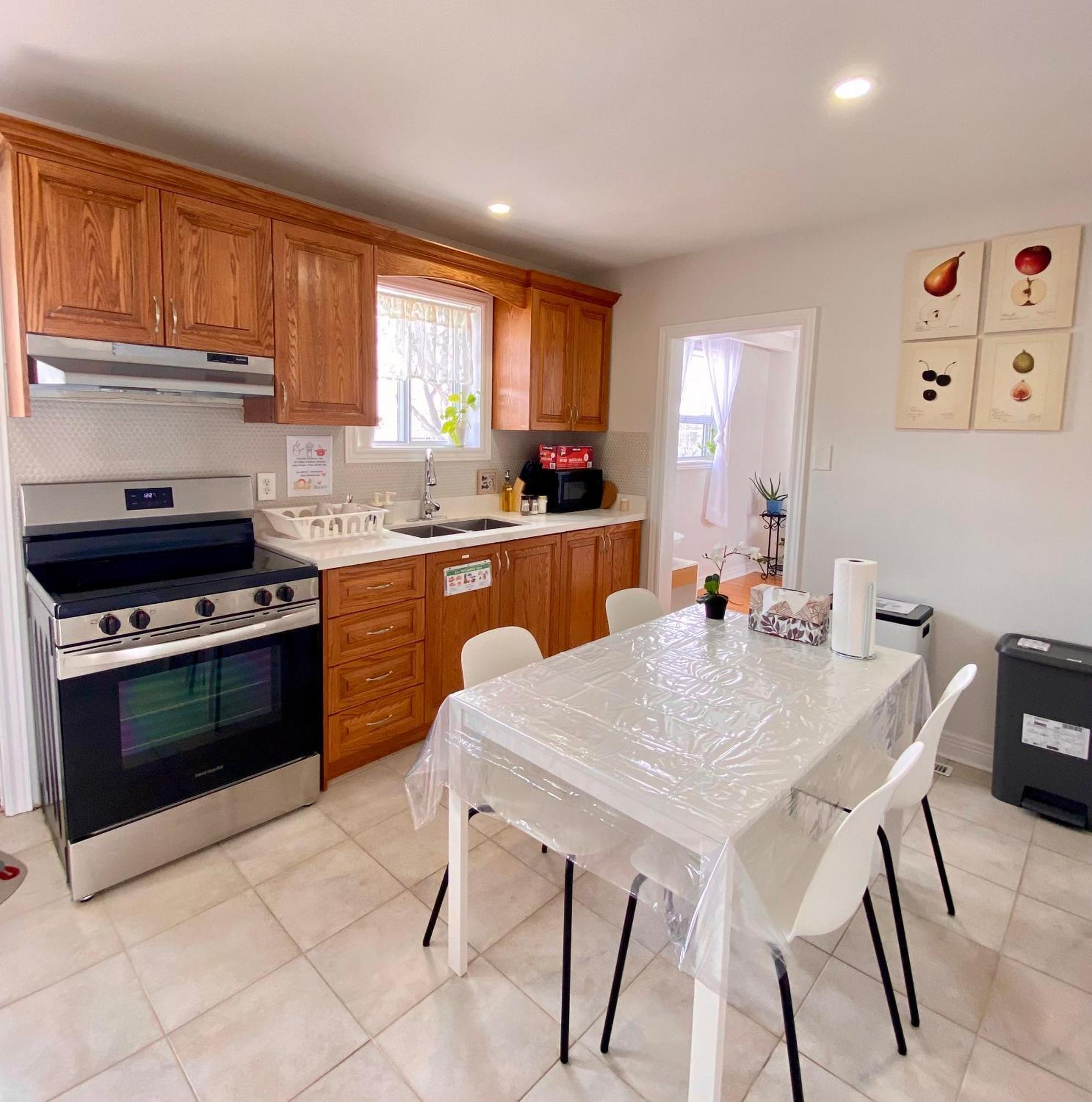Sunny House - Main Floor, Free Parking, In Toronto酒店 外观 照片