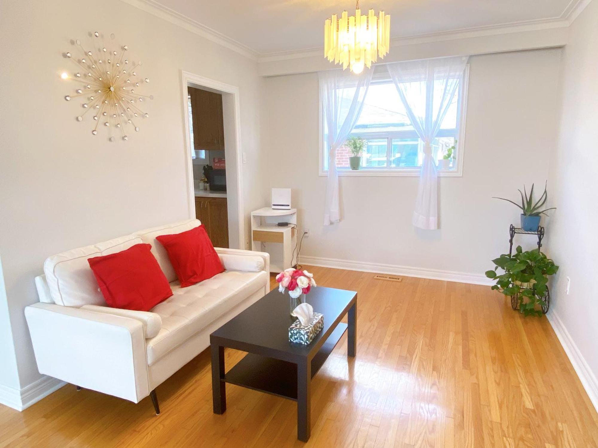 Sunny House - Main Floor, Free Parking, In Toronto酒店 外观 照片