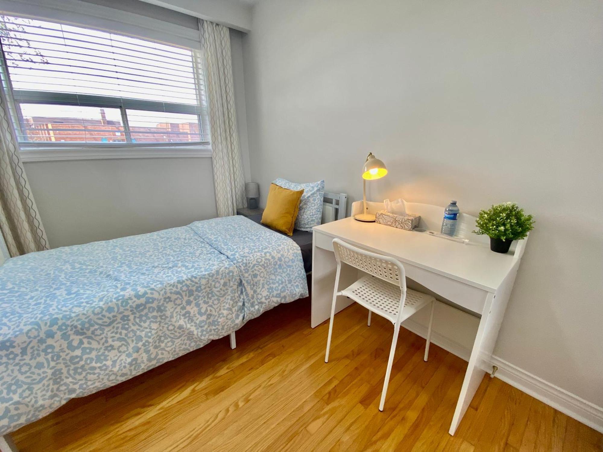Sunny House - Main Floor, Free Parking, In Toronto酒店 外观 照片